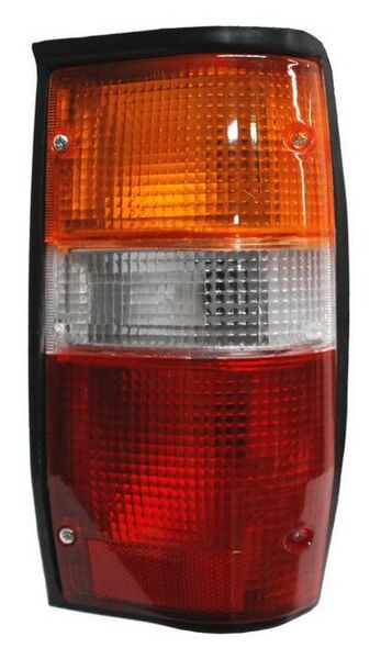 Calavera Mitsubishi Pickup L200/ Ram 50 1987-1996 Negra C/Arnes Ecocn Derecha